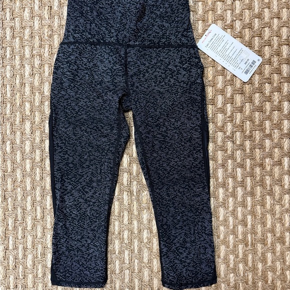 Lululemon Train Times Crop 17” Leggings Sz 2 Soundwave White Black/Black NWT - Picture 8 of 9